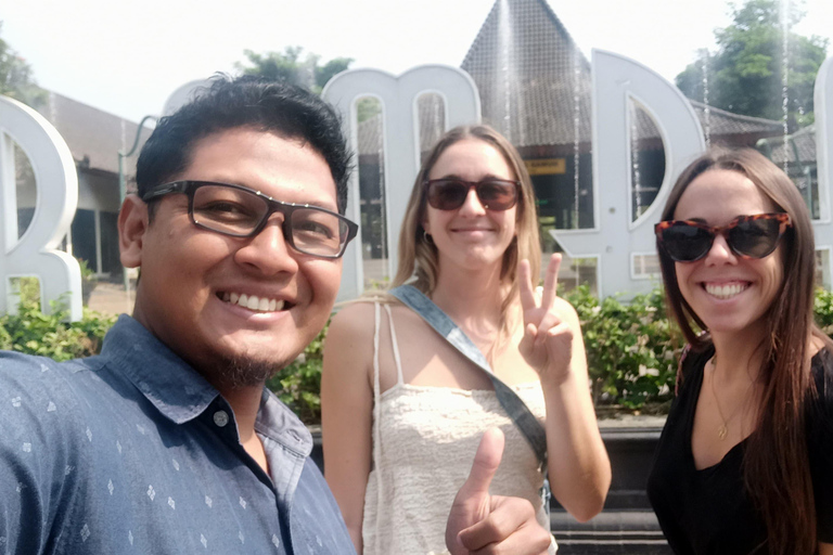 Yogyakarta: Borobudur Sunrise & Prambanan Tour