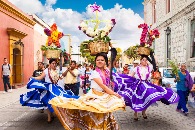 Tour privado a pie por Oaxaca con degustación de mezcal