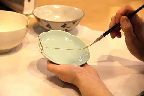 Kintsugi Experience with Arita Ware in Tokyo (guide en anglais)