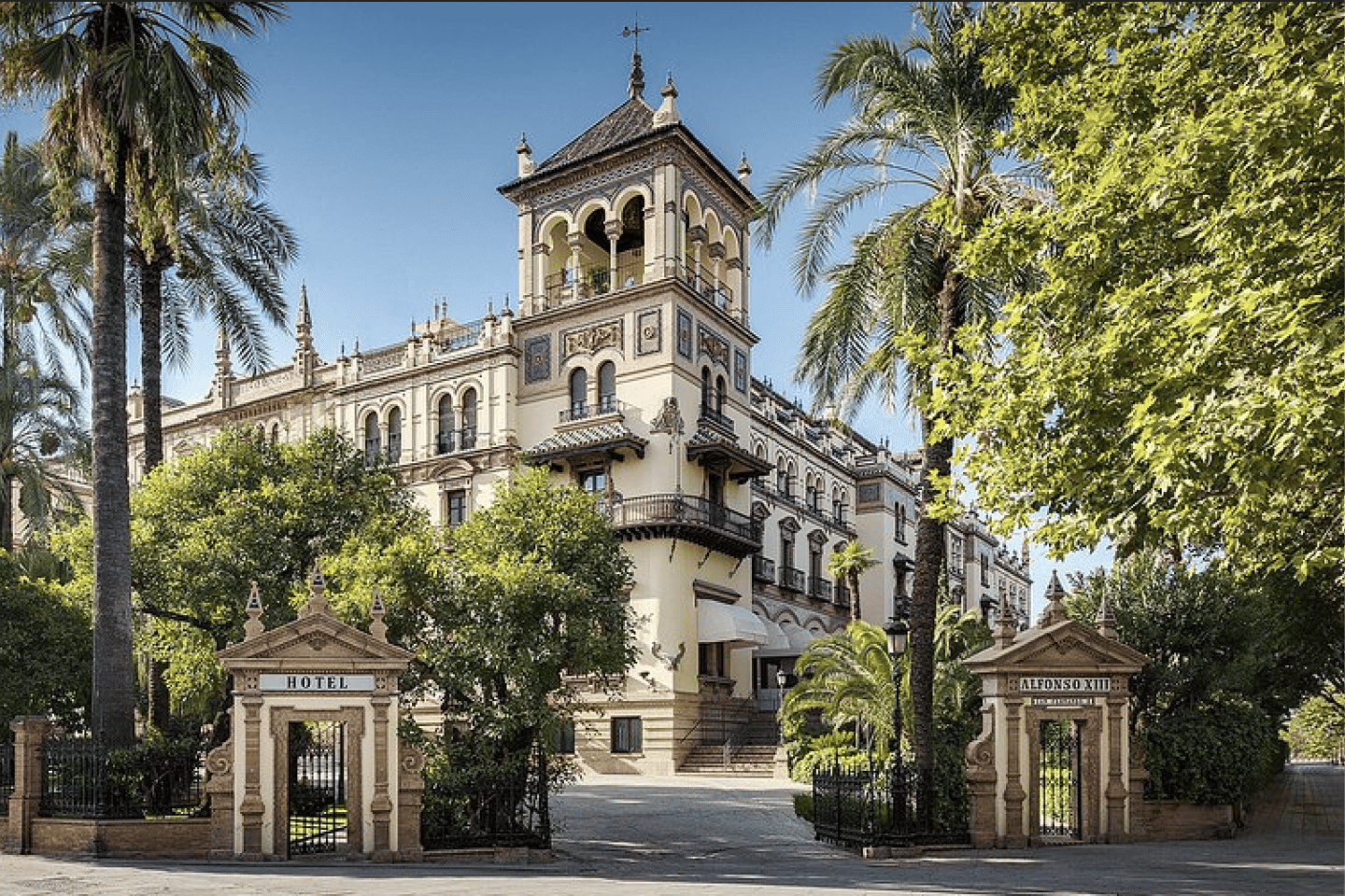 Seville: Guided Walking Tour with Plaza de Espaa Visit - Seville: Guided Walking Tour with Plaza de España Visit