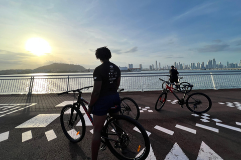 Visite à vélo de la ville de Panama et de son vieux quartier avec un guide local