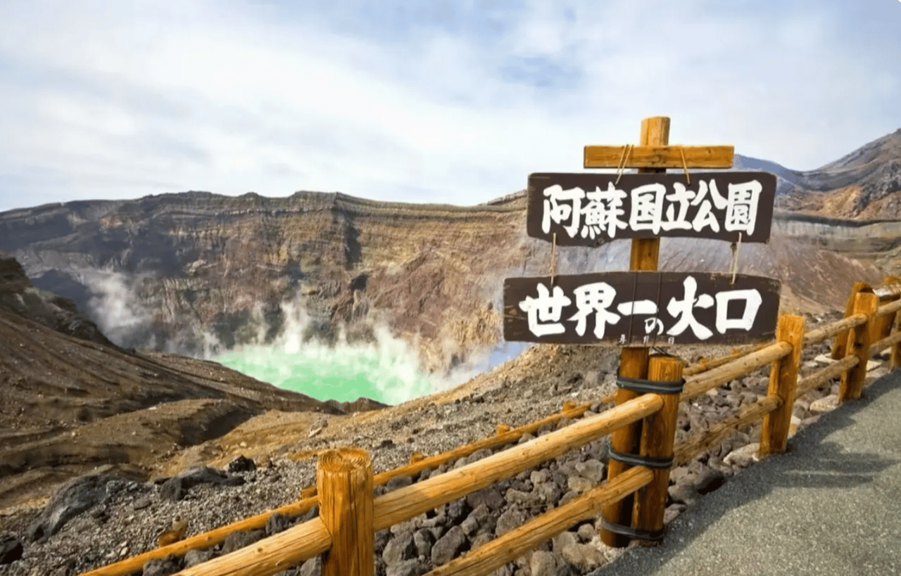 Ab Fukuoka: Tagestour zur Burg Kumamoto und zum Aso