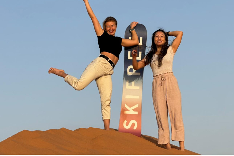 Riad: Dunas de areia vermelha e quadricicloDuens de areia vermelha