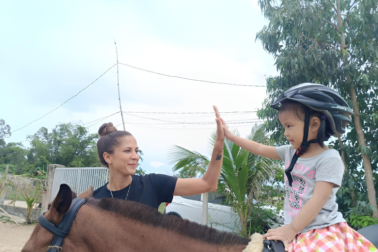 De Da Nang: Meio dia de passeio a cavalo e barco de coco - Hoi An.