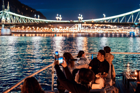 Budapest: cruceros en barco Prosecco premium y opción de música en vivoCrucero City Lights con Prosecco Premium