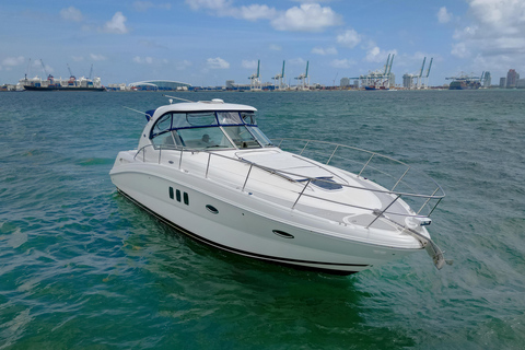 Privé cruise rond de baai van Ft Lauderdale, champagnePrivé boottocht van 4 uur rond de baai van Ft Lauderdale