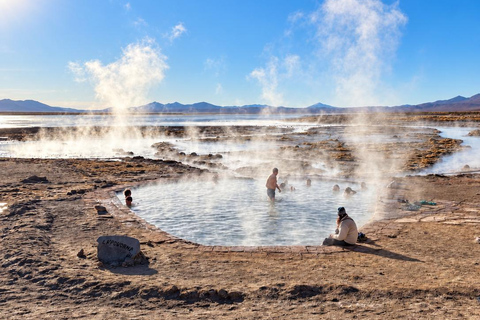 Uyuni: 3-Day Salt Flats Expedition to San Pedro de Atacama Uyuni Tour with Local Spanish Driver