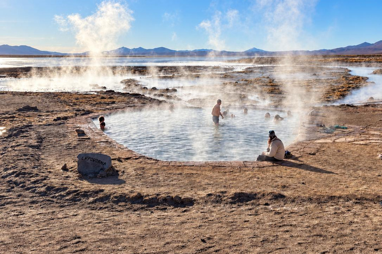 Uyuni: 3-Day Salt Flats Expedition to San Pedro de Atacama Uyuni Tour with Local Spanish Driver
