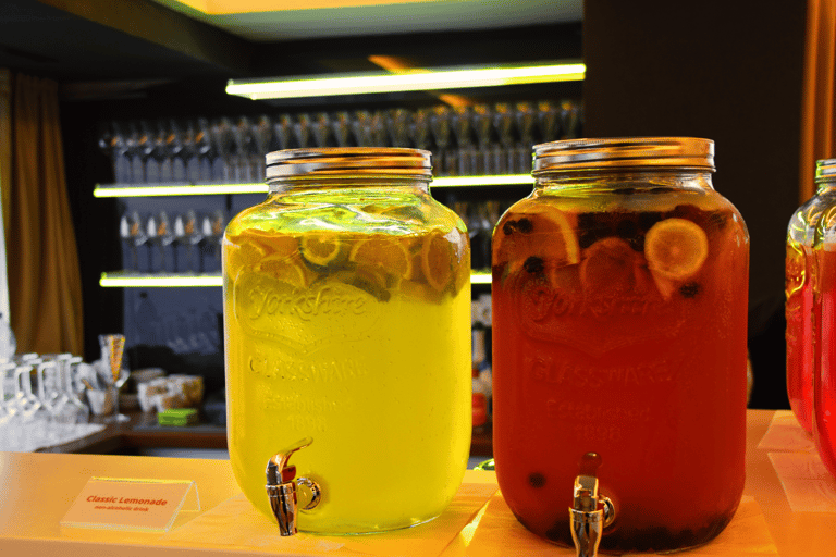 Budapest: Unlimited Prosecco Sightseeing Cruise Unlimited Prosecco and Aperitivo Spritz Crusie