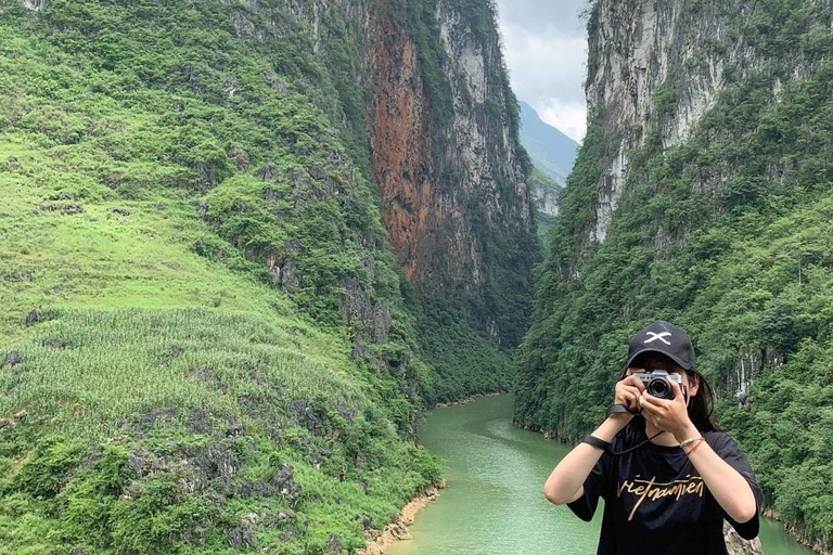 3-Day Ha Giang Motorbike Tour from Sa Pa with Driver Landing in Ninh Binh