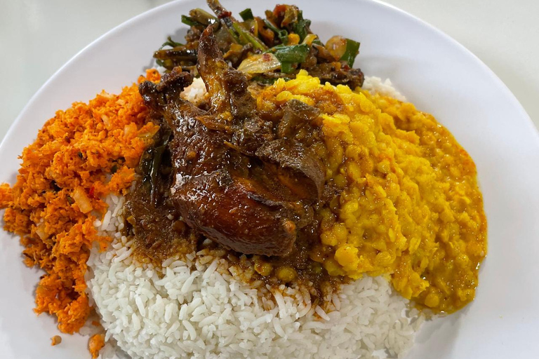 Kandy: Street Food, Tea Plantation, and Wood Art Tour