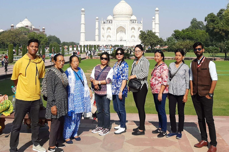 From Delhi: Shared Taj Mahal Guided Tour by Train