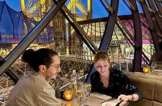 Paris: Essen im Eiffelturm, Gustave-Menü in der Madame Brasserie