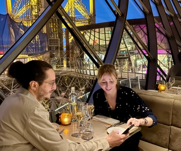Paris: Elegant Dinner with Drinks in the Eiffel Tower