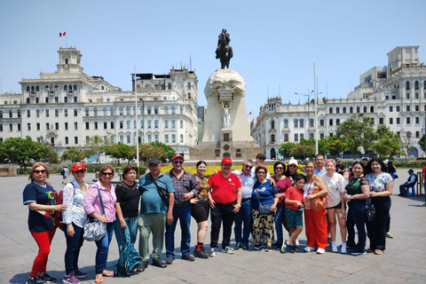 Tour: Let's visit the historic center of Lima and the water park.