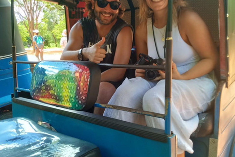 Kandy: Sunset Tuk-Tuk Ride & Kandyan Cultural Dance Show