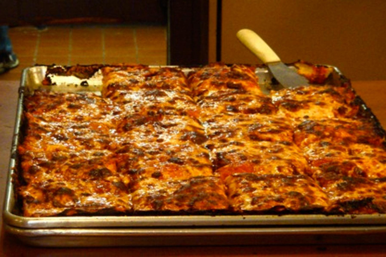 Boston: North End Pizza Walking Tour with 3 Slices & Cannoli