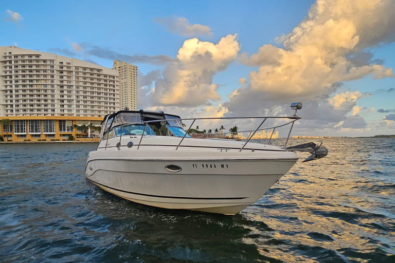 Miami: Private Yacht Cruise with Captain and Soft Drinks
