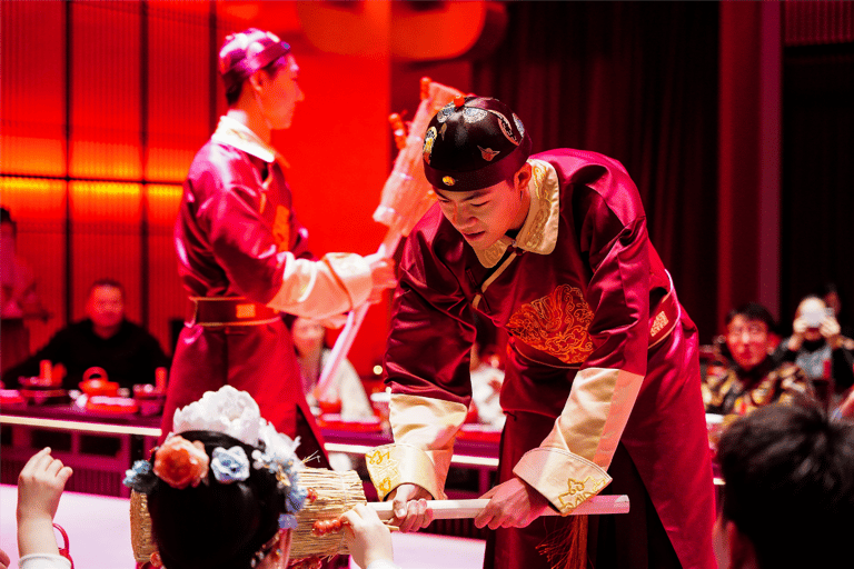 Jinan: Immersive Palace Banquet with Show VIP Seats for Dinner (Makeup & Costume Not Included)