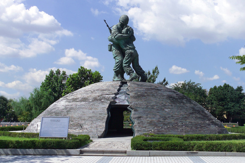 Seoul: National Museum & War Memorial Korea Small Group Tour English Guide