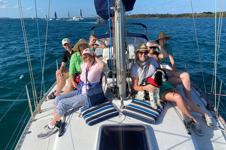 Gold Coast: Midday Sailing Cruise incl food & drinks Gold Coast: Midday Sailing Cruise with food & drinks