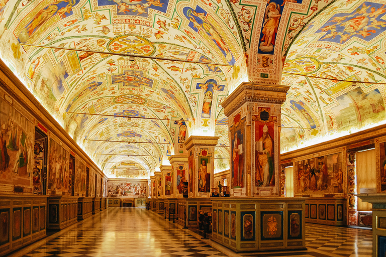 Rome: Vatican Museums, Sistine Chapel and St. Peter's Tour Vatican Museums with Basilica Small Group Tour in Italian