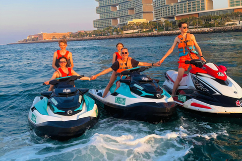 Dubai: jetski/upplev emiratets vackra arkitektur från havet30 minuter