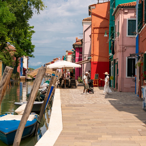 Murano & Burano: Boat Tour with Guide & Glass Factory Visit