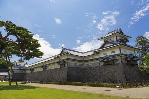 Kanazawa: Samurai, Castle & Geisha Private Bus Tour