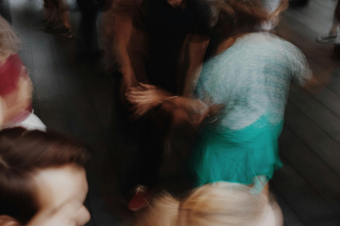 Medellín: Personalized Salsa Dance Class with Professional