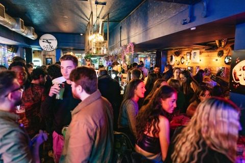 Edinburgh: 4-Hour Pub Crawl with Free Shots & Discounts