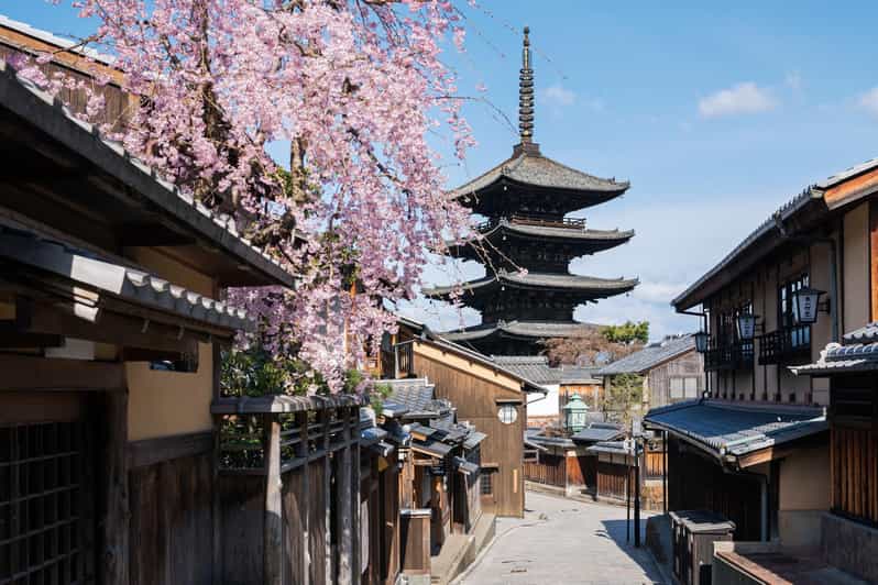 Kyoto Gion Walk: Sake, Secret Alleys & Geisha District