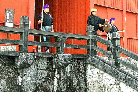 Naha: Shurijo Castle & Tamaudun Guided Walking Tour Morning visit