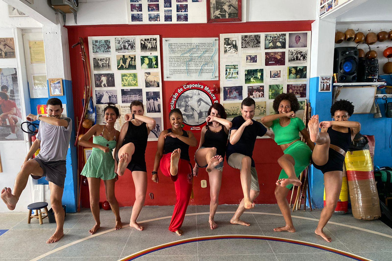 Salvador: Capoeira-klass på Mestre Bimbas första skola någonsin.