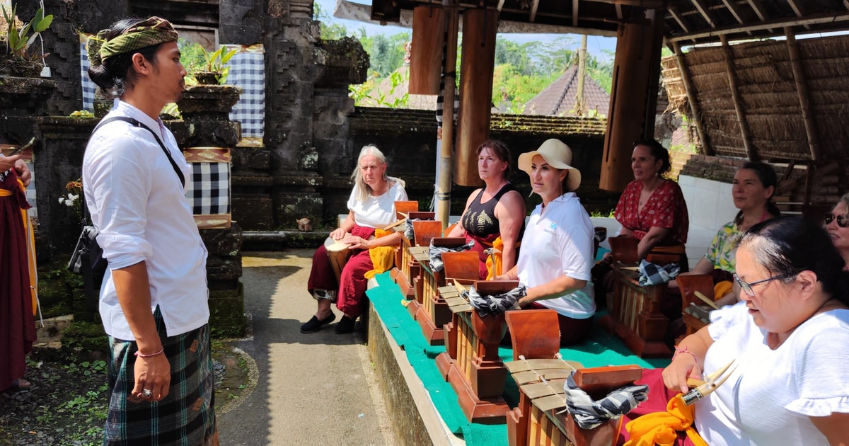 Lektion i balinesisk gamelan-dans og rundvisning i traditionel landsby  GetYourGuide