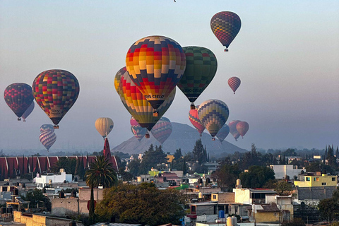 Från Mexico City: Luftballongflygning &amp; Frukost &amp; upphämtningluftballongflygning i Teotihuacan