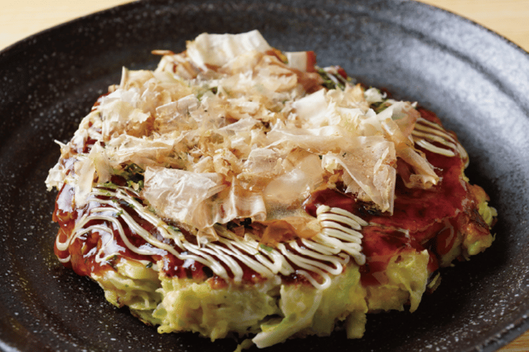 Osaka: Corso di cucina sugli okonomiyaki con birra o bibita analcolica