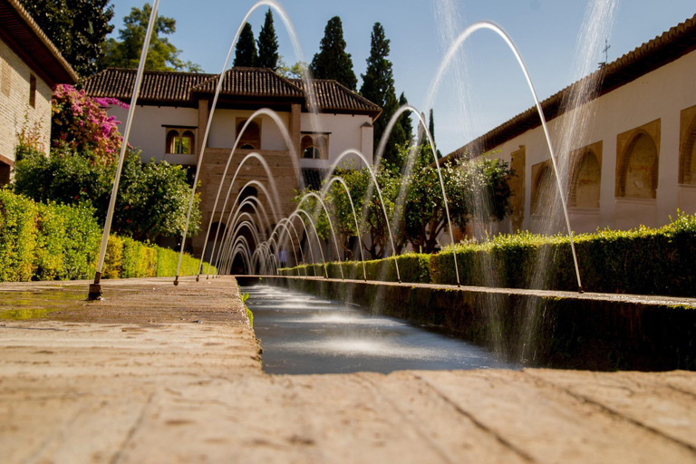 Alhambra von Sevilla aus: Alcazaba, Karl V. und Generalife