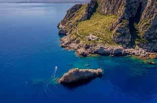 Palermo: Bootstour zum Capo Zafferano mit Aperitif und Getränk