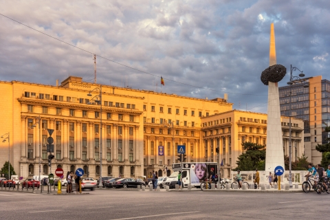 Bucharest: Calea Victoriei and Old Town Highlights Tour