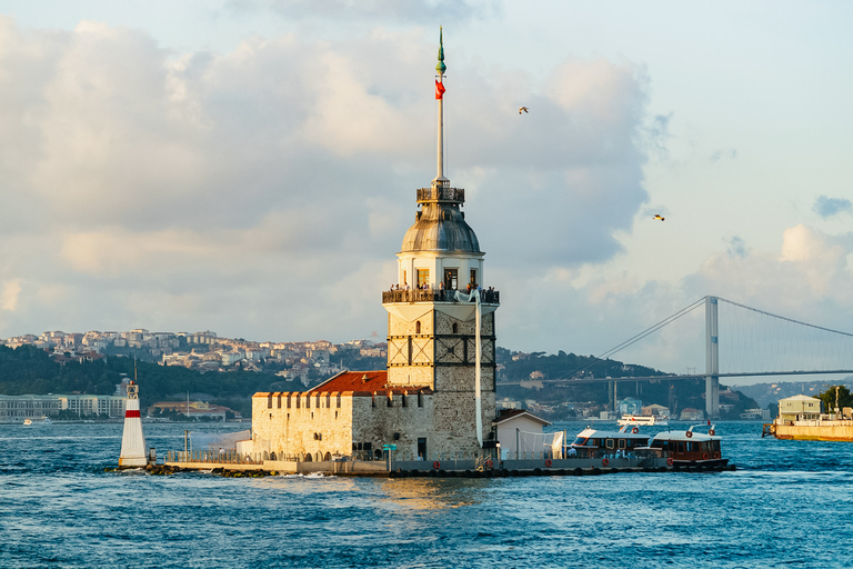 Istanbul: Bosphorus and Golden Horn Cruise with Audio Guide