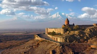 来自Jerevan，Khor Virap，Noravank，Jermuk和Areni Tour - Housity