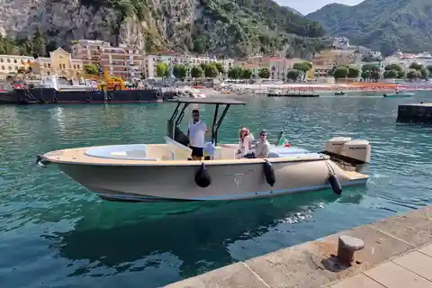 Rundtur på Capri: upptäck VIP-ön med båt