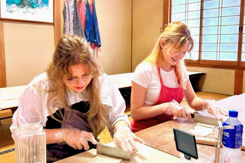 Tokyo: Mt Fuji, Lake Cruise and Noodles Making Experience Spectacular Fuji: Nature & Local Flavors