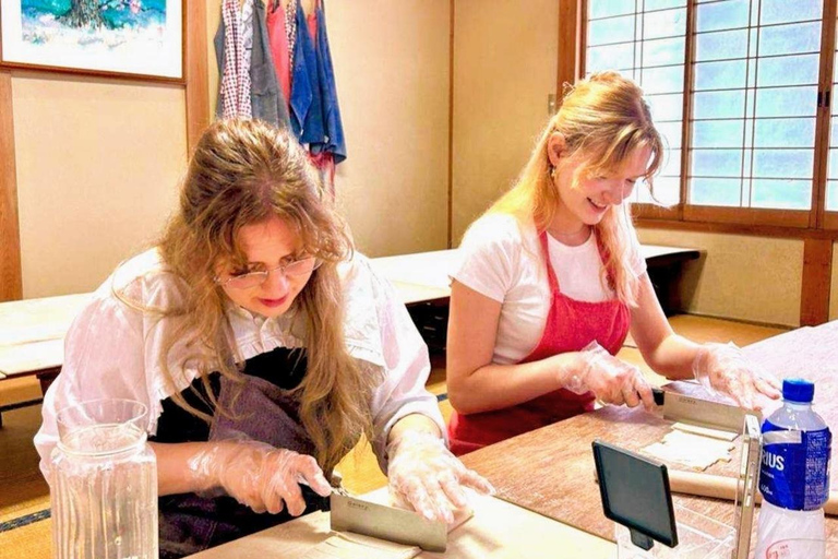 Tokyo: Mt Fuji, Lake Cruise and Noodles Making Experience Spectacular Fuji: Nature & Local Flavors