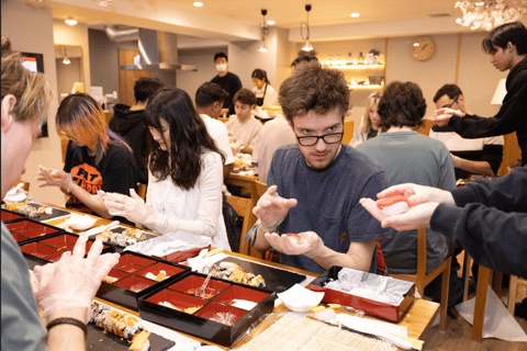 شيبويا طوكيو: دورة تحضير السوشي (نباتي/حلال)قائمة السوشي العادية (خالية من الغلوتين *تشمل الأسماك)