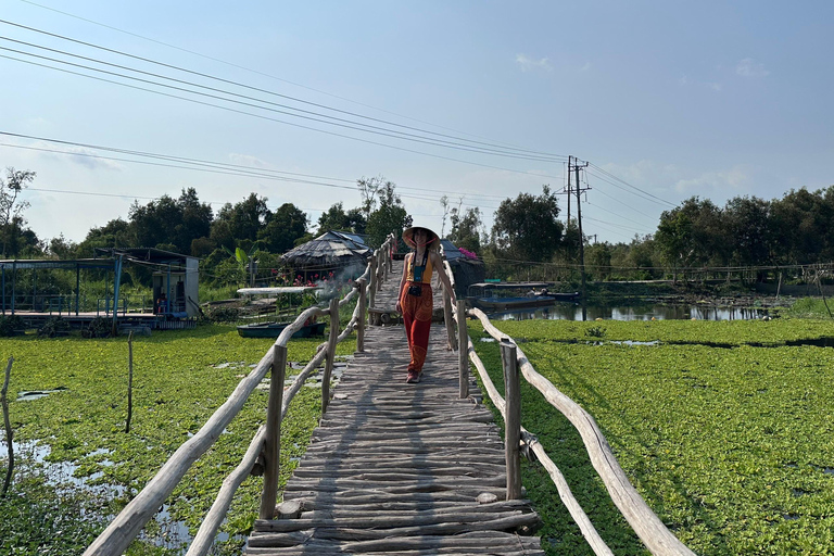 Ho Chi Minh: Cu Chi Tunnels &amp; Tan Lap Floating Village Tour