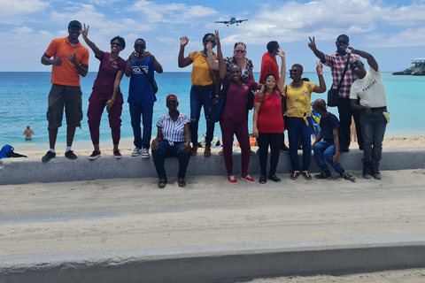 St. Maarten: Beach Hopping Party Bus with Karaoke & Games
