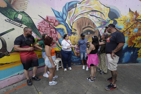 Medellín: Comuna 13 (Graffitour) Discover the Transformation
