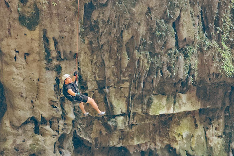 San Cristobal: Arch of Time Tour for 2 days Kayak to the Arch of Time
